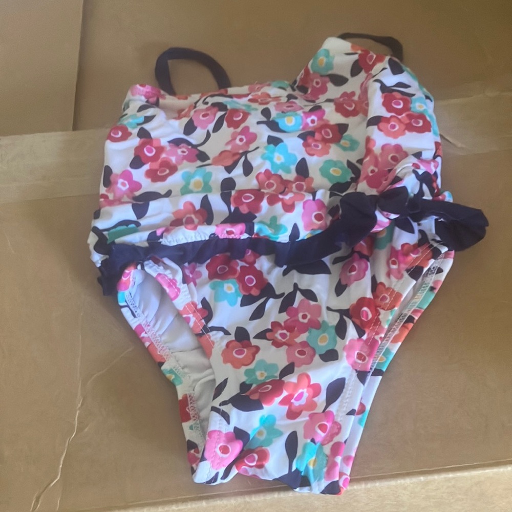 Old navy girl’s swimsuit 6-12 months